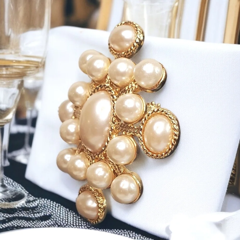 JOAN RIVERS Vintage Imperial Maltese Cross Pearl Brooch - Picture 2 of 4